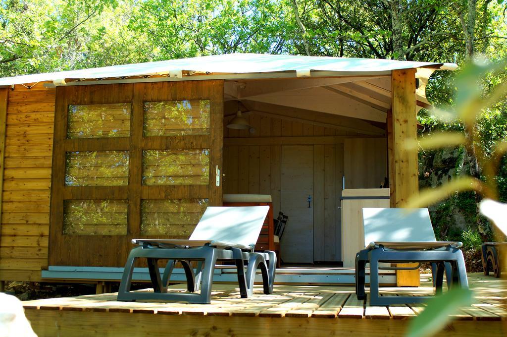 Cabanes Lodges Le Serviere Balazuc Exterior photo